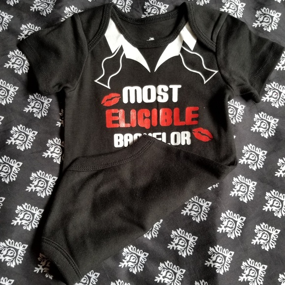 ⚠️ Clearance BUNDLE | 2 Boys' bodysuits - Picture 5 of 5